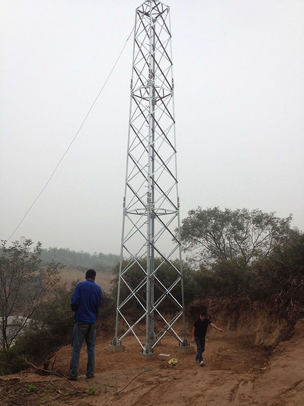 拉線避雷塔施工現(xiàn)場(chǎng)